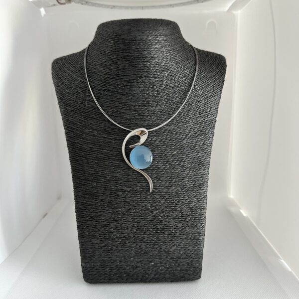 collier pierre en  fibre de verre polie