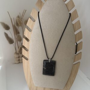Pendentif pierre plate rectangle pierre de lune noire